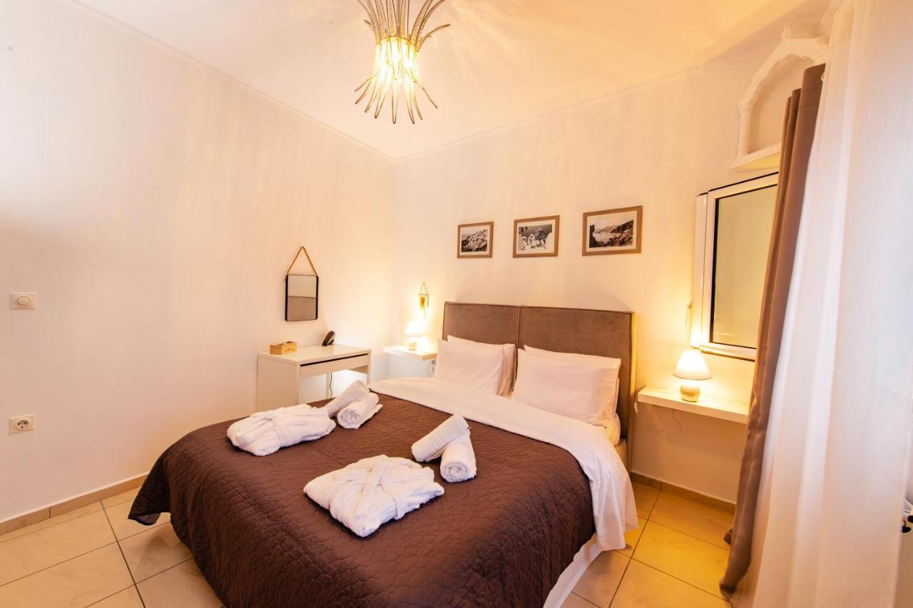 Yiannis Suite Santorini Fira  Exterior foto